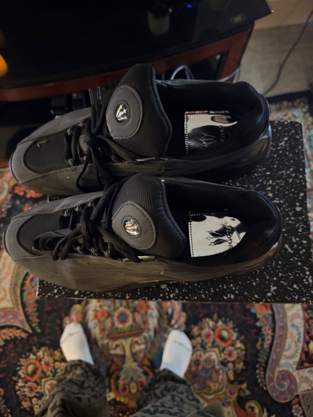 Men's Black Low-Top Casual Sneakers